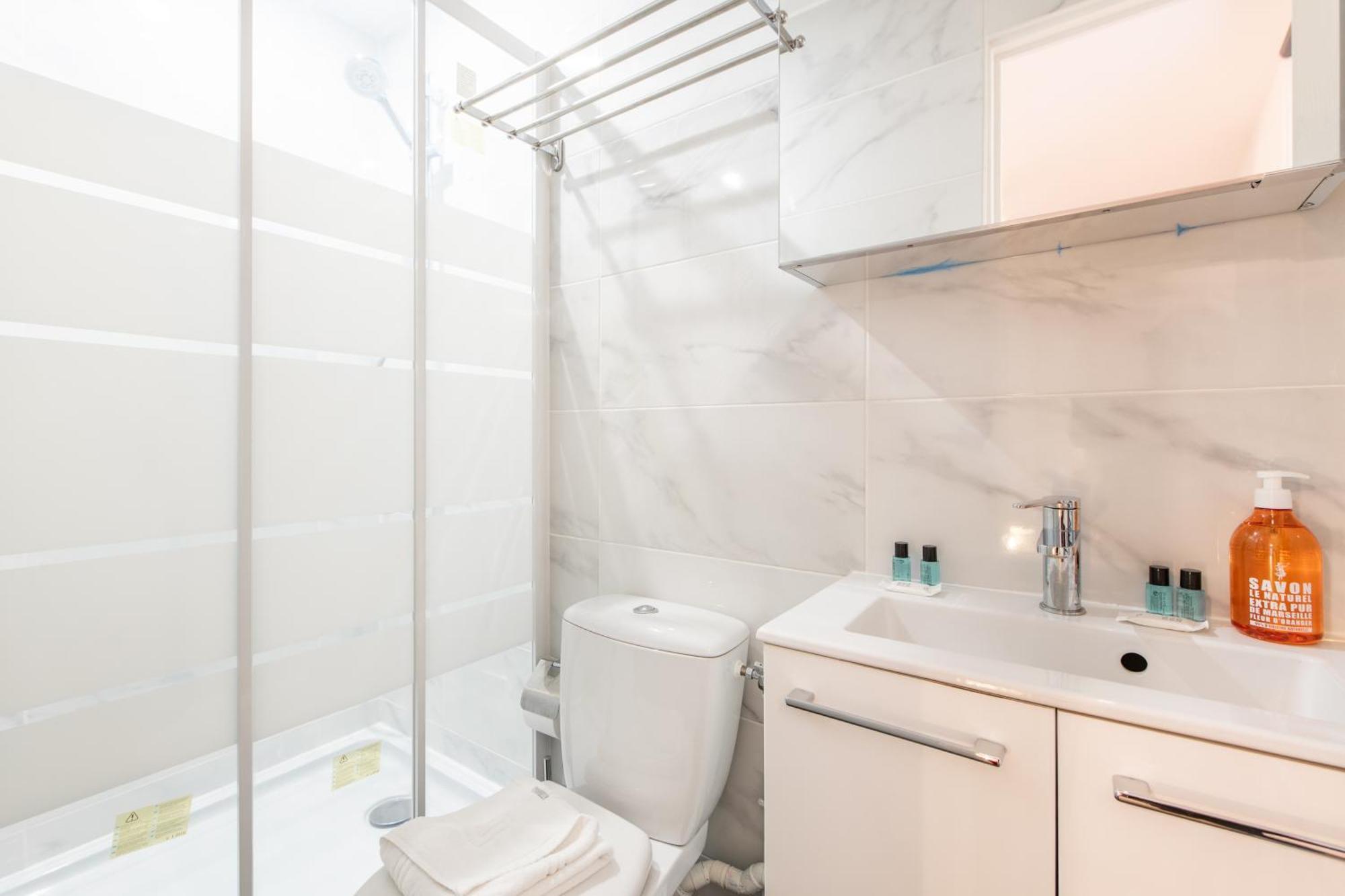 Spacious And Bright 2-Bedroom Large Apartment Very Close To Paris - Near Metro بولونِ بييانكور المظهر الخارجي الصورة