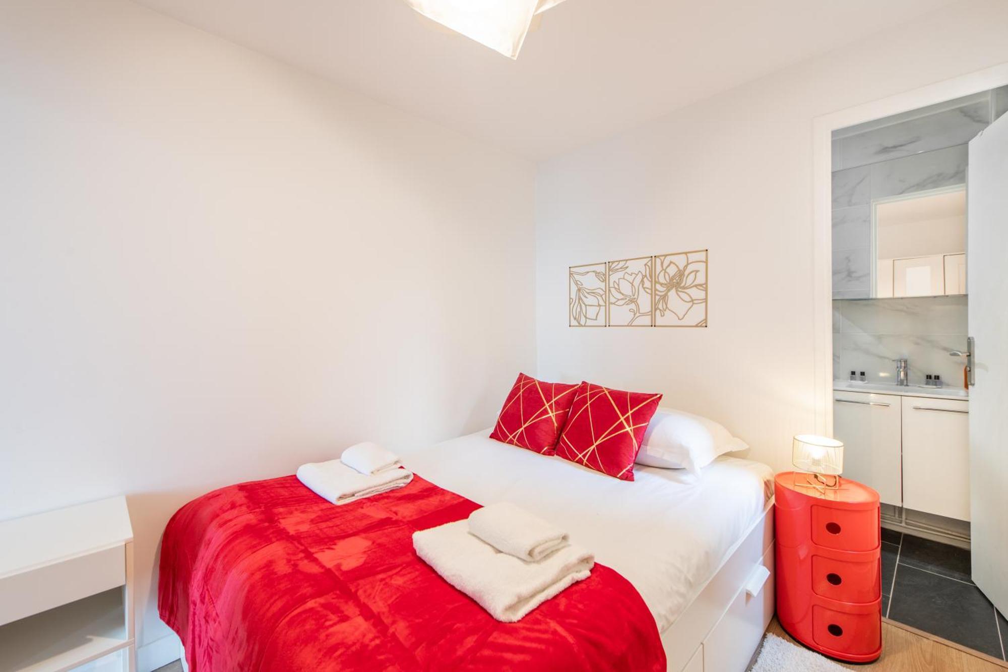 Spacious And Bright 2-Bedroom Large Apartment Very Close To Paris - Near Metro بولونِ بييانكور المظهر الخارجي الصورة