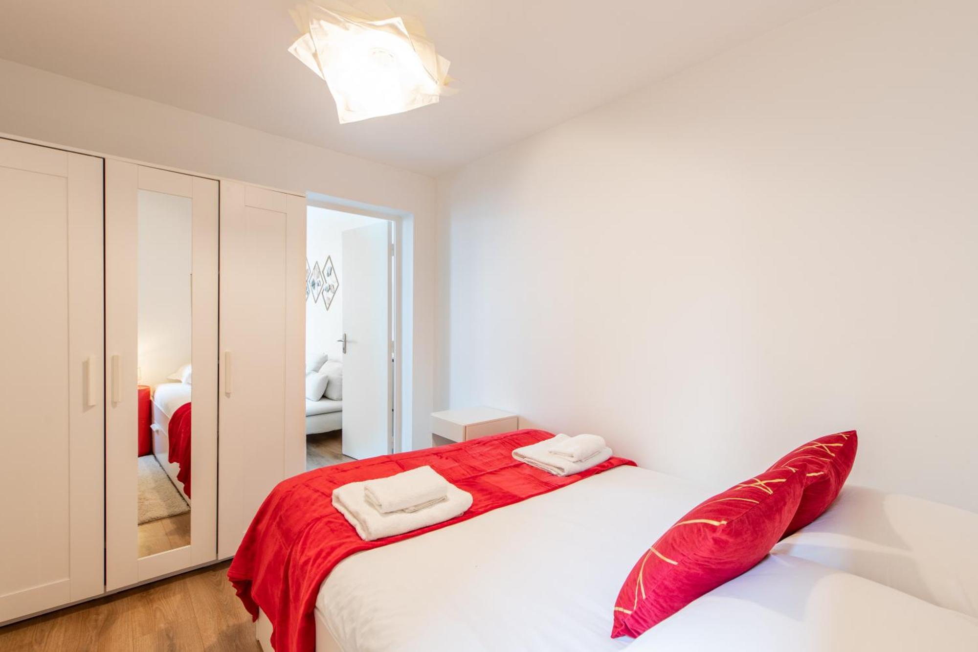 Spacious And Bright 2-Bedroom Large Apartment Very Close To Paris - Near Metro بولونِ بييانكور المظهر الخارجي الصورة