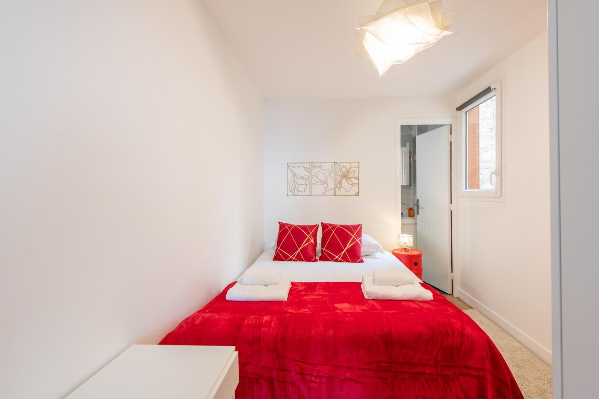 Spacious And Bright 2-Bedroom Large Apartment Very Close To Paris - Near Metro بولونِ بييانكور المظهر الخارجي الصورة